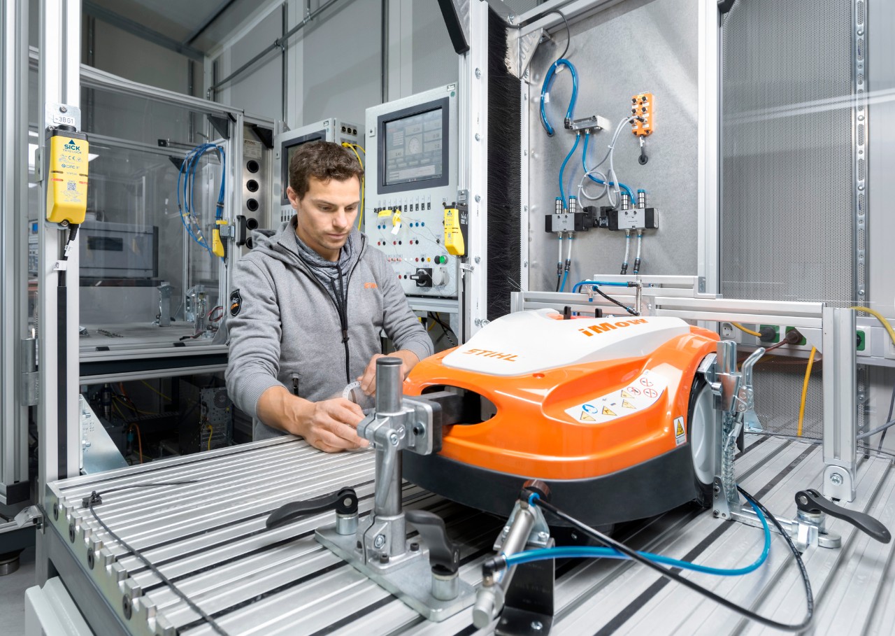 3.000 Quadratmeter groß ist die iMOW-Testfläche auf dem Dach von STIHL Tirol.